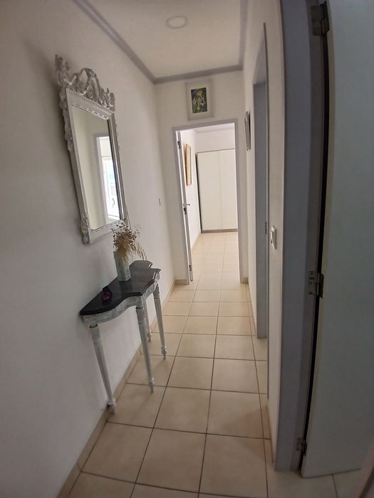 Comercio e apartamento T-2