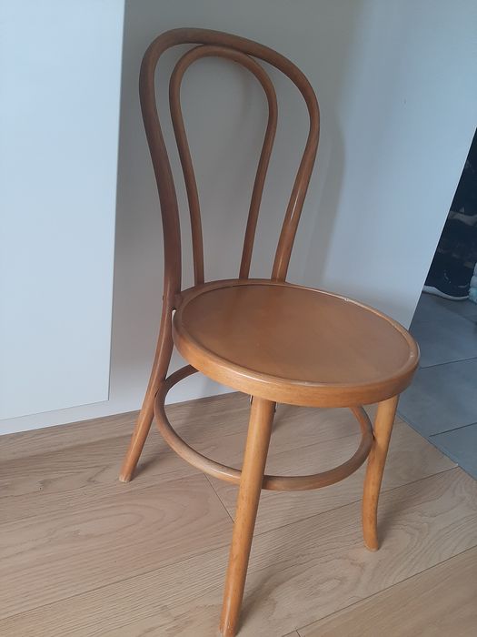 Krzesło kawiarniane do renowacji .