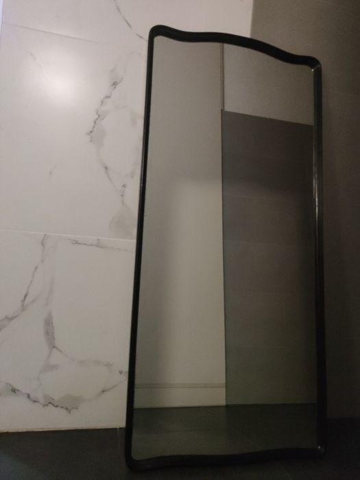 duze lustro drewniana rama czarna