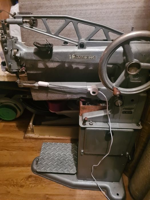 Продам швейную машину minerva