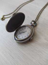 Zegarek quartz, zegarek na łańcuszku z zapinką, zegarek  z zawieszką.