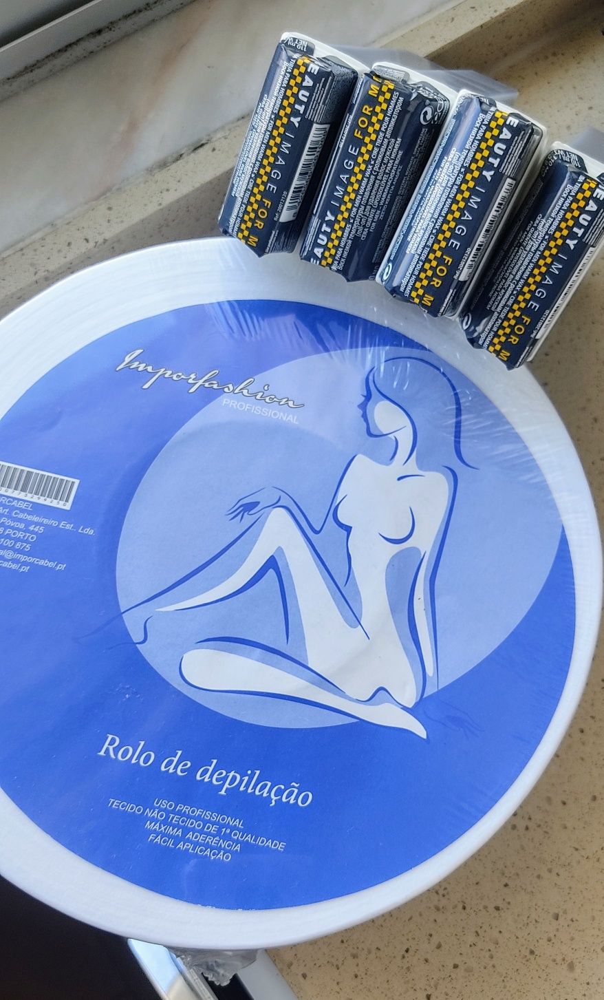 Rolo de depilação e 4 roll on de cera depilatória