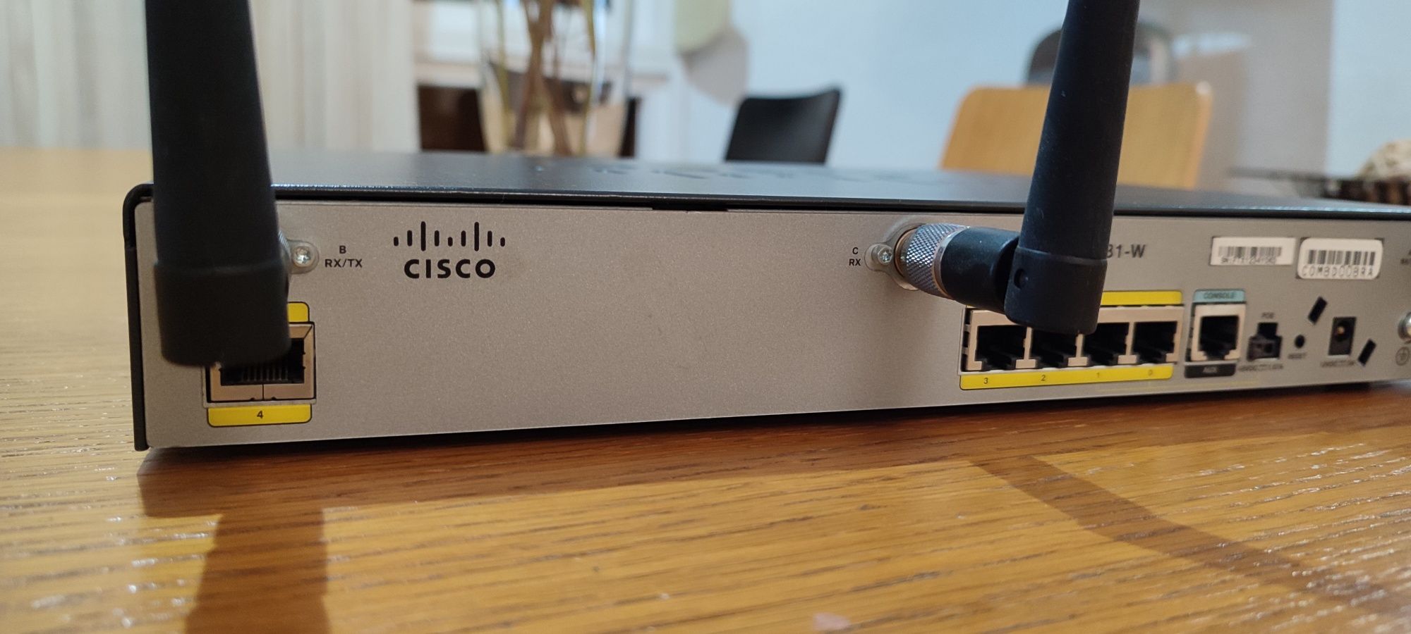 Router Cisco C881W Wireless (CCNA)
