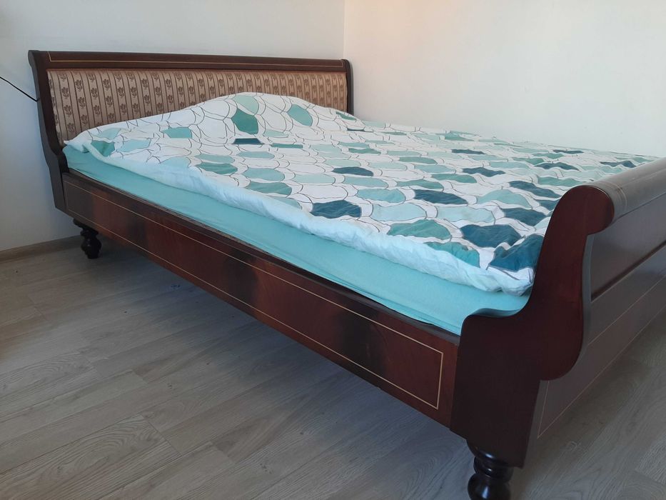 łóżko henrykowskie w stylu Biedermeier z intarsją