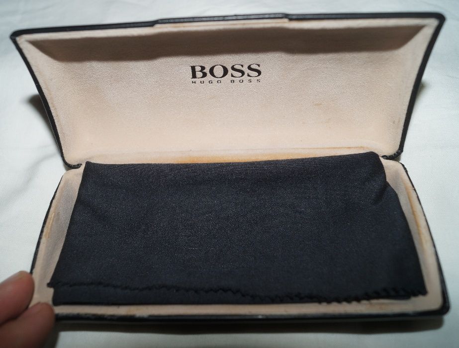 Фирменный футляр для очков Hugo Boss
