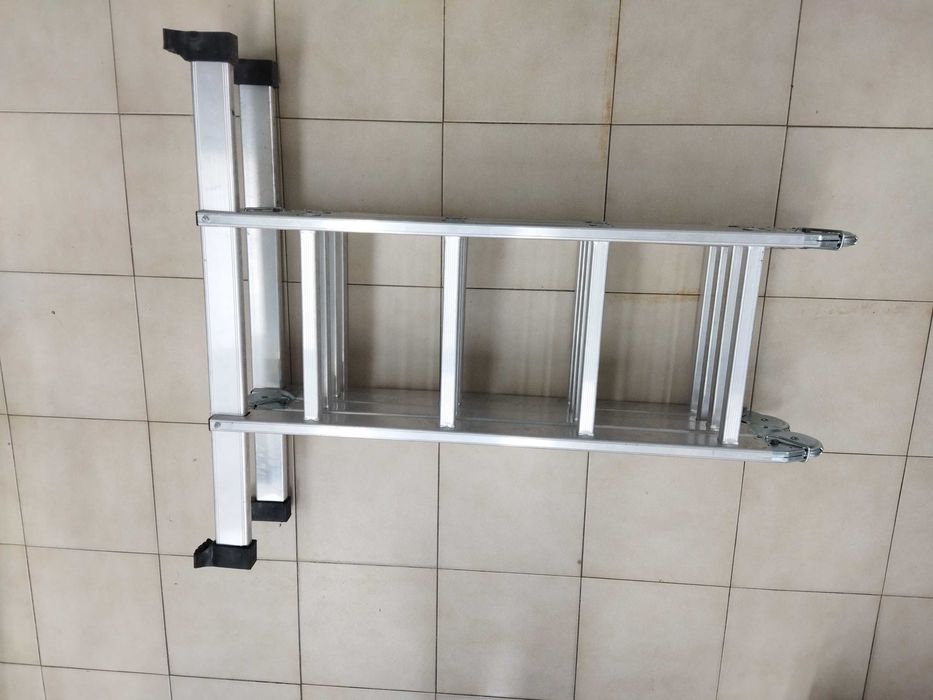 Escadote Multiusos Marca Titan. Como nova