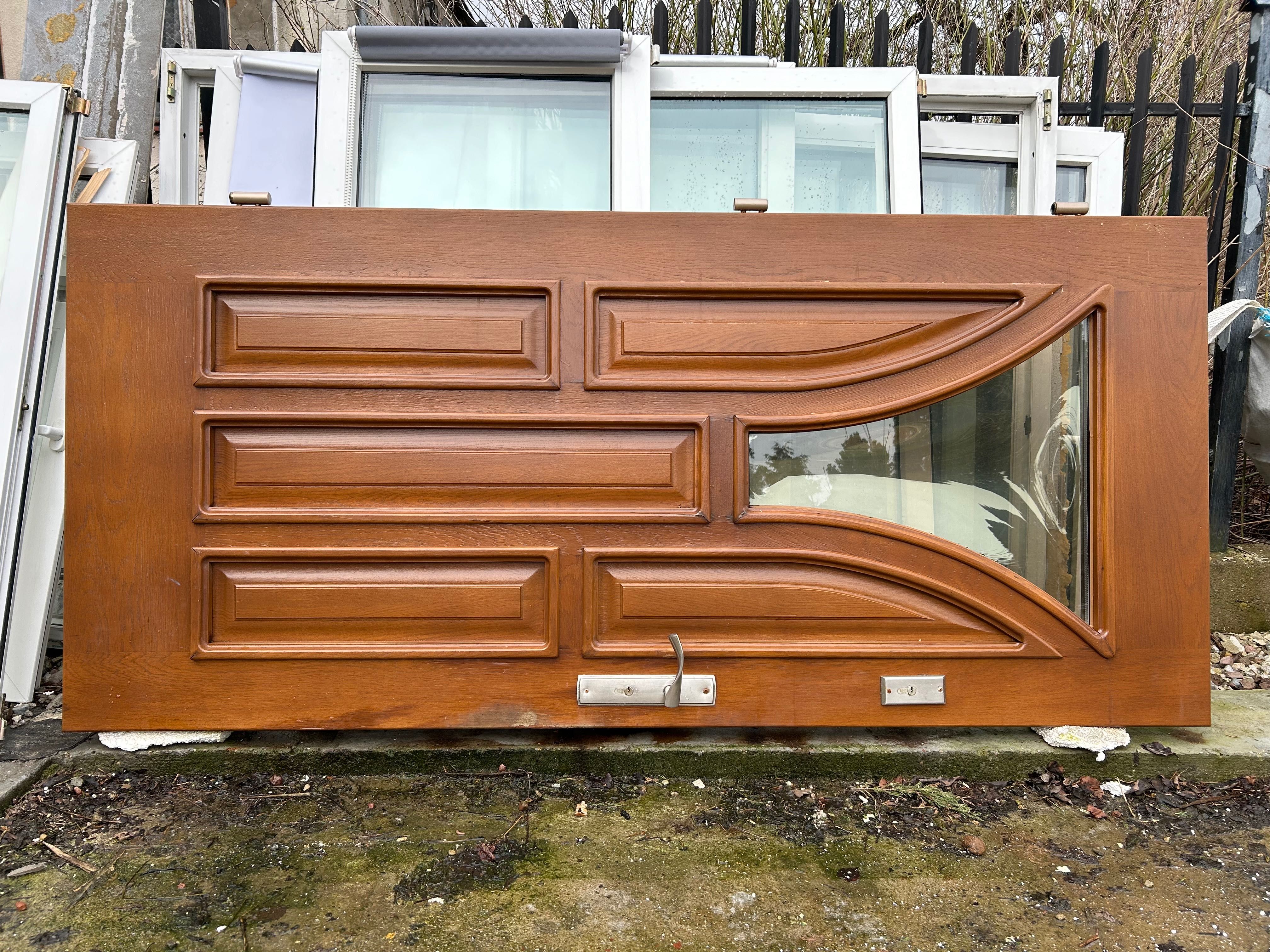 Sprzedam drzwi drewniane dębowe w kolorze brązowym 200 x 90 cm