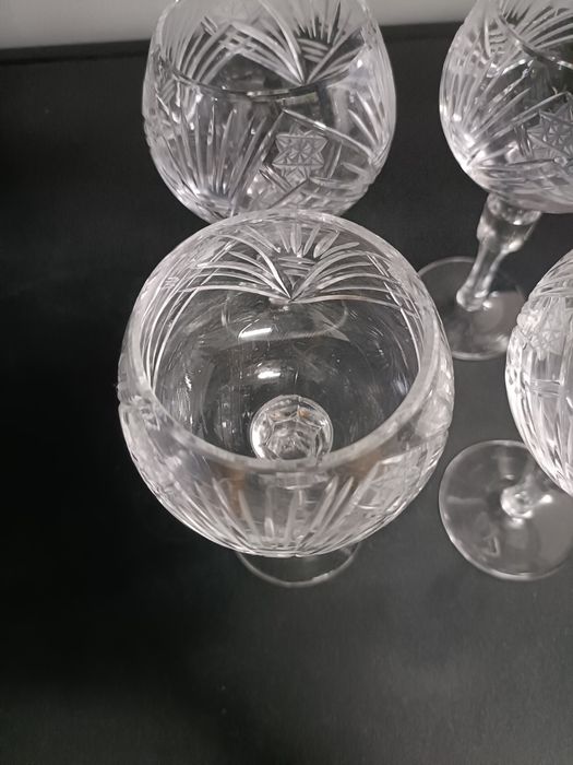 Cztery kryształowe kieliszki