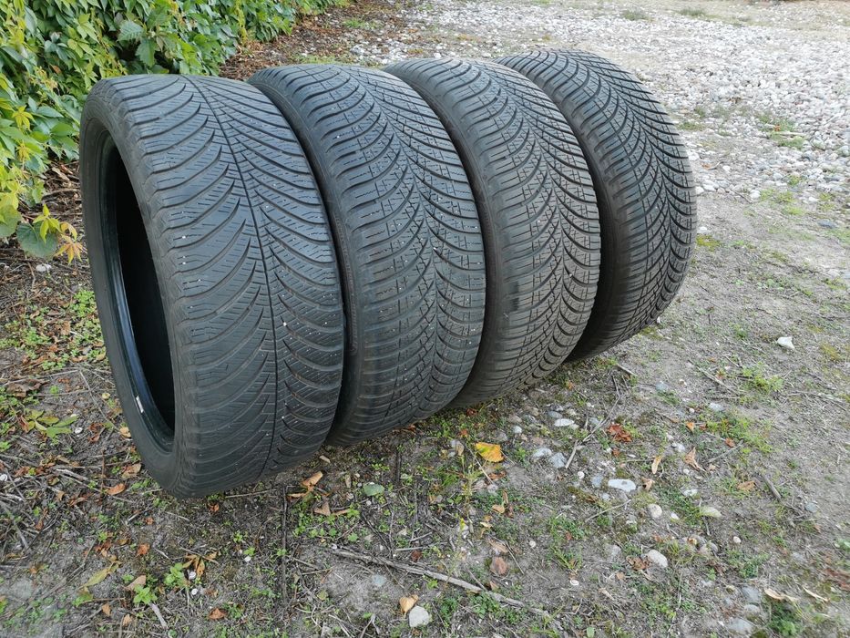 Opony Całoroczne Goodyear Vector 17"