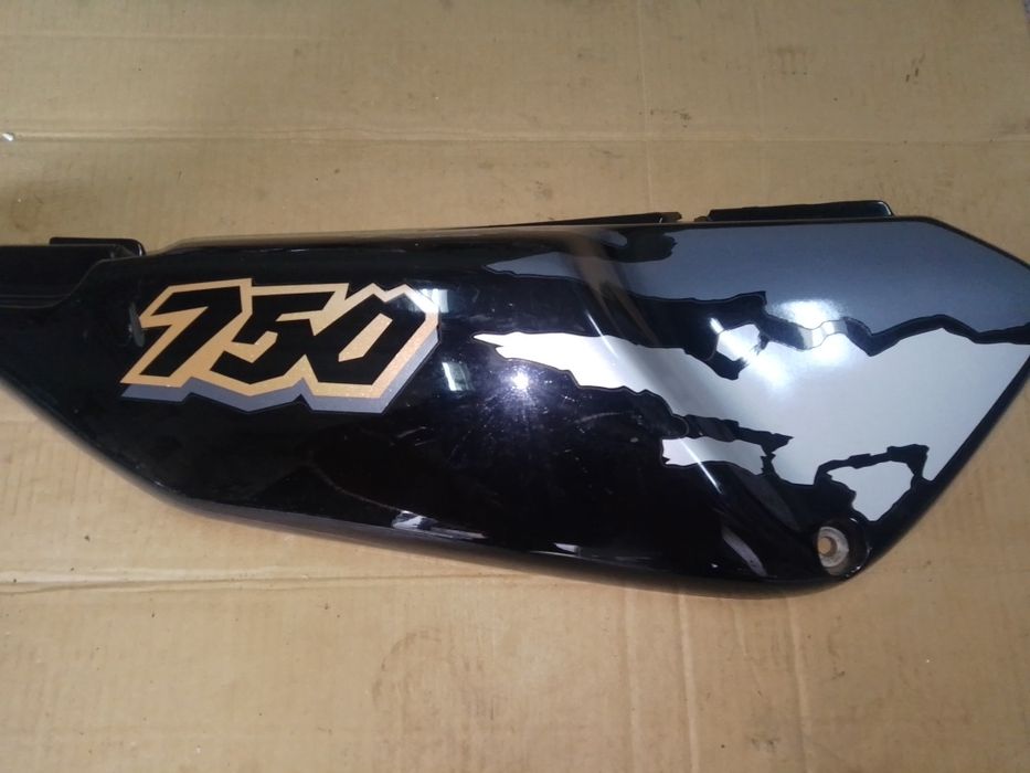 Honda Africa Twin xrv 750 RD 07 Boczek Prawy