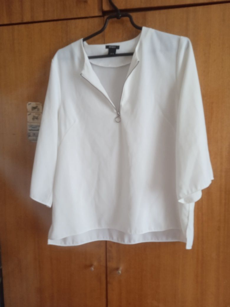 Блузка біла с замочком
