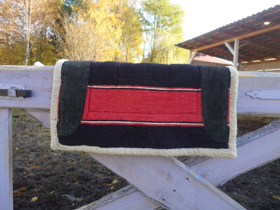 Pad westernowy czerwony czarny