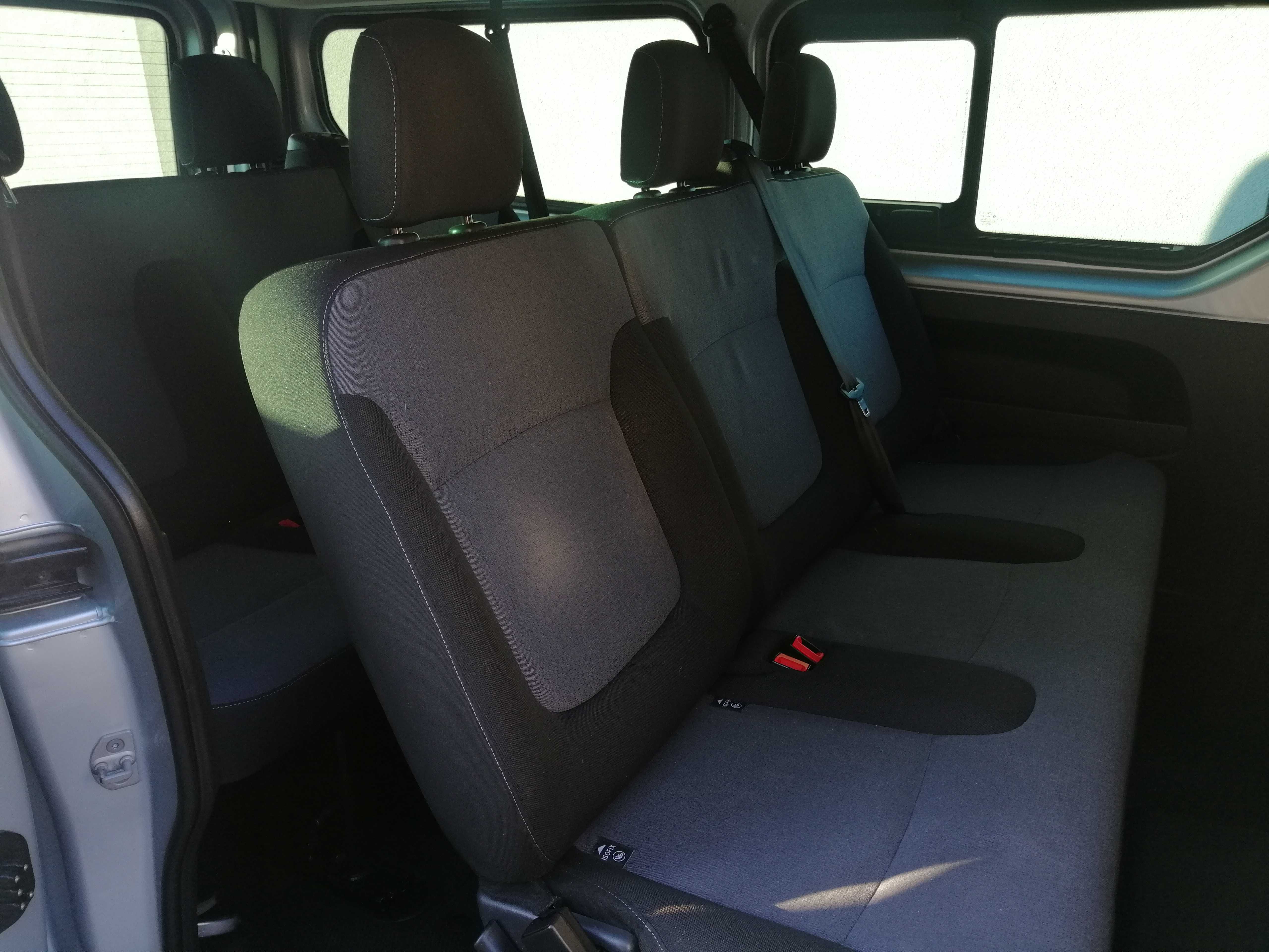 Wynajem busa Opel Vivaro LONG - 9 osobowy