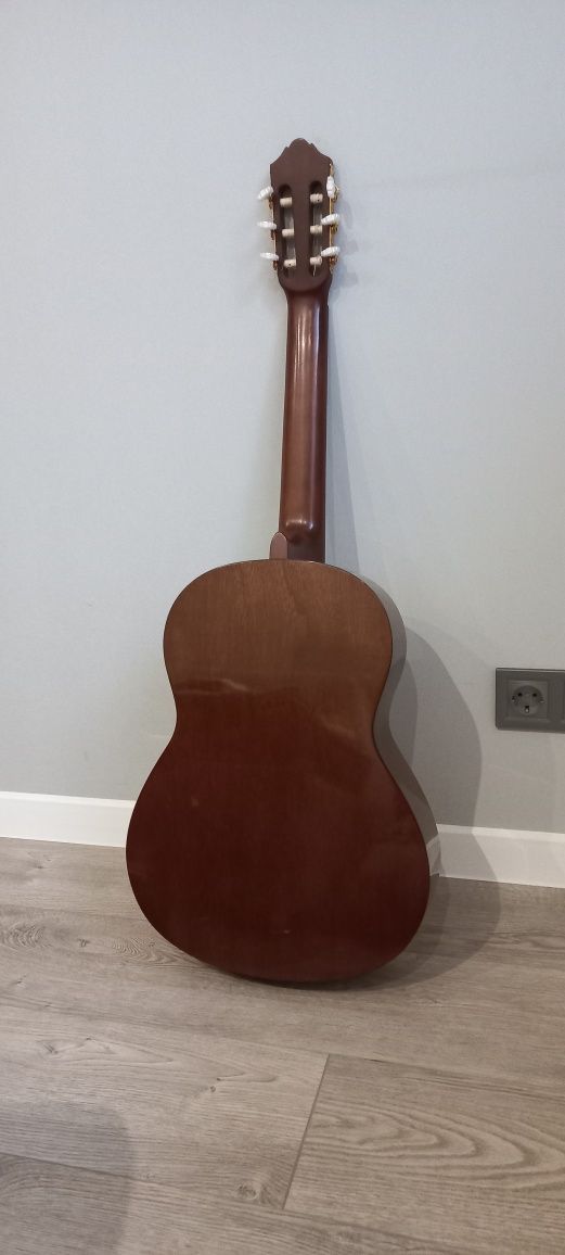 Гітара Yamaha C 70, з чохлом , новими струнами та тюнером