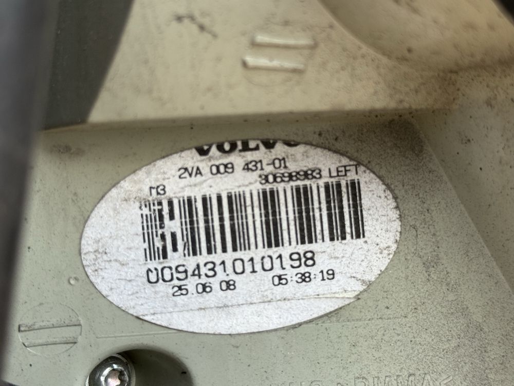 Volvo V70 XC70 lampa tył tylna lewa prawa 07-13