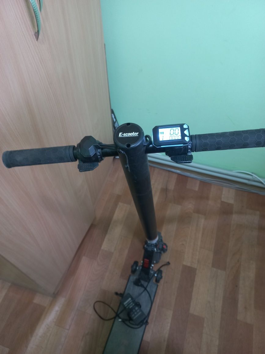 Електросамокат E-scooter