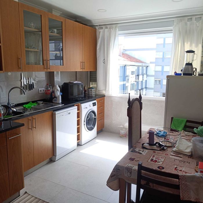 Carnaxide - Aluguer parcial de apartamento - Junto Centro Cívico