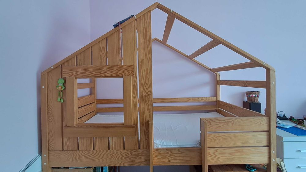 Drewniane łóżeczko łóżko-domek dla dziecka