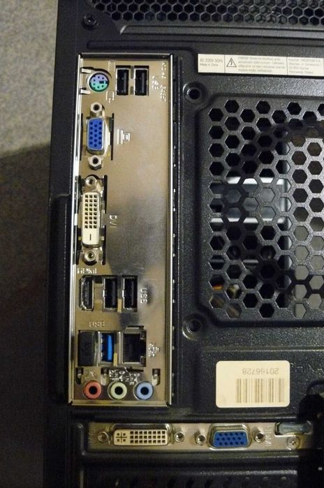 Komputer stacjonarny PC zestaw monitor klawiatura myszka
