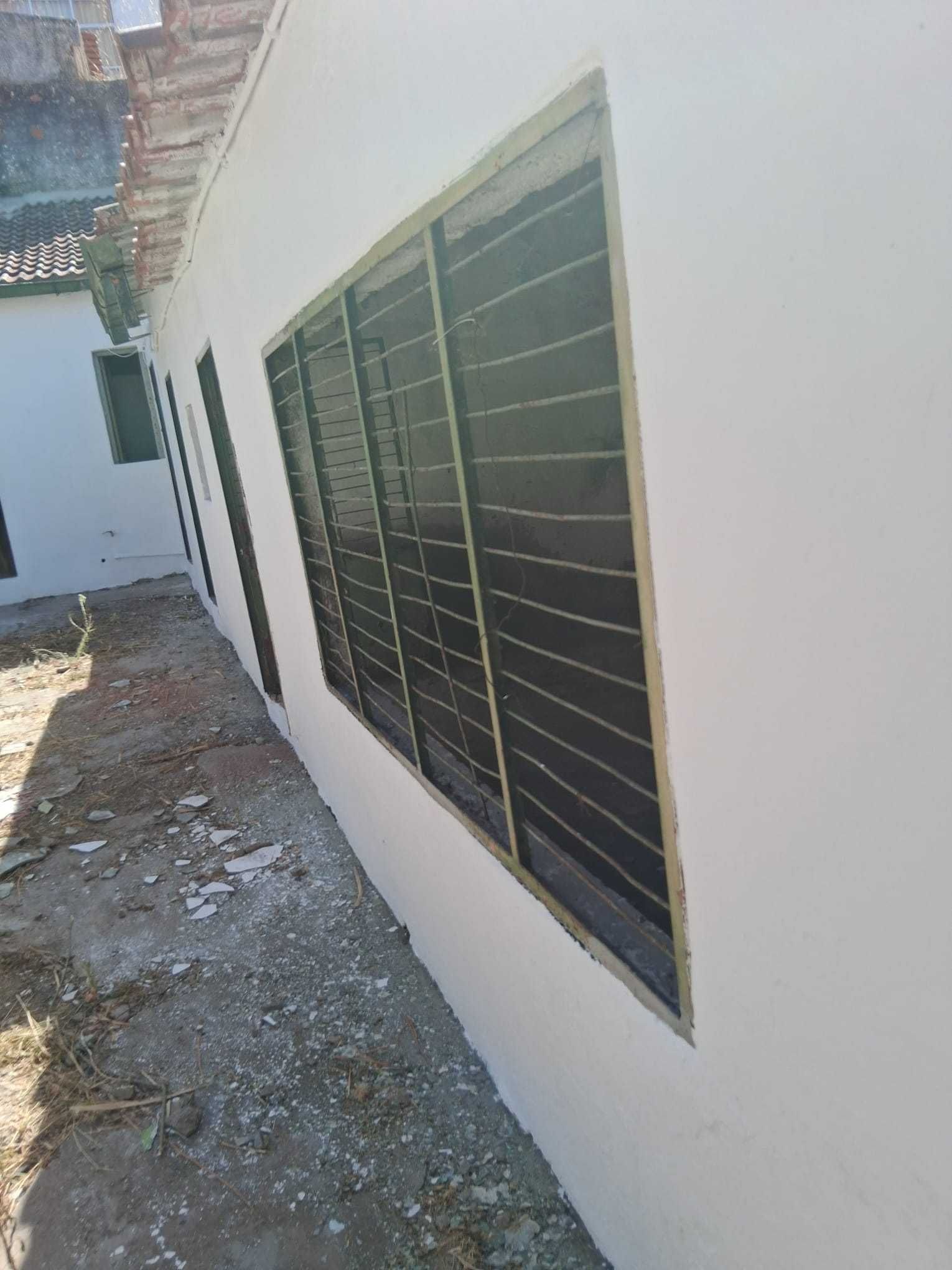 Armazém com anexo para venda em Beja