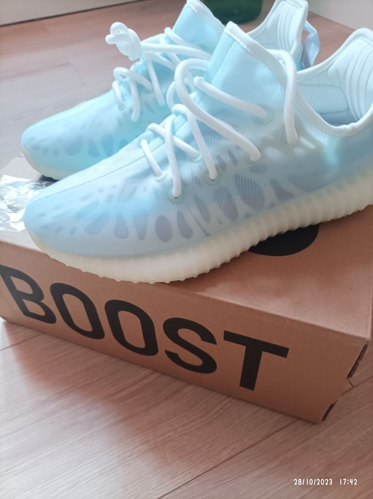 Ténis Adidas Yeezy Boost