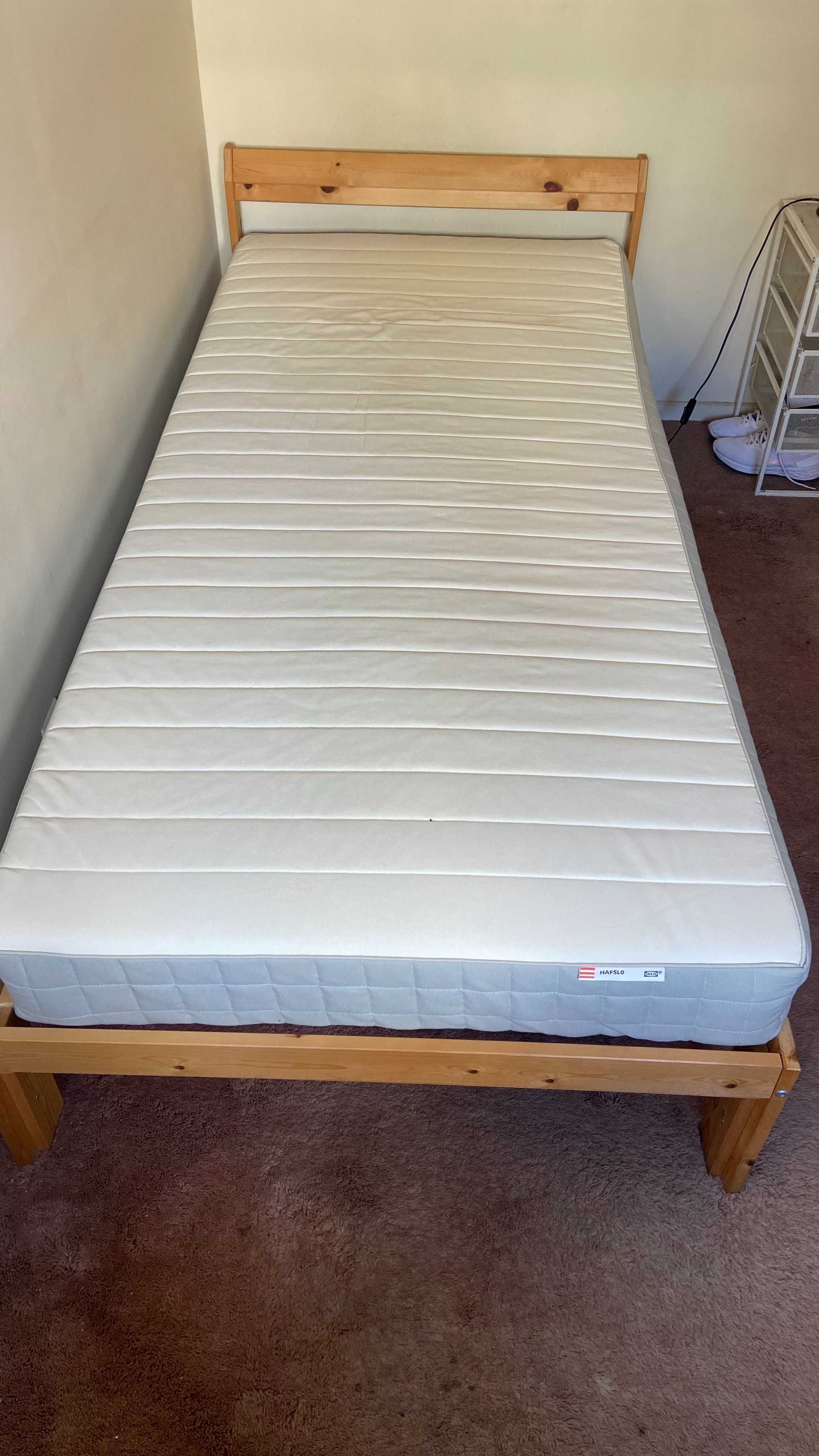 Cama de solteiro, com estrado e colchão IKEA