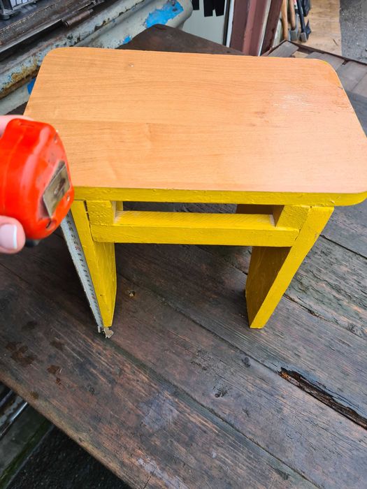 Табуретка крепкая