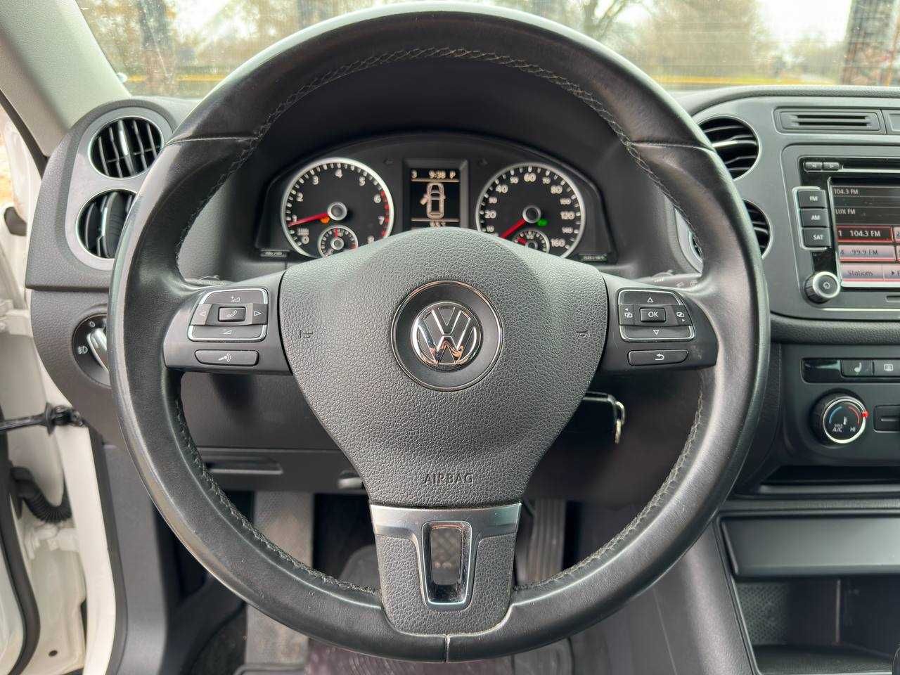 Авто Volkswagen Tiguan 2012