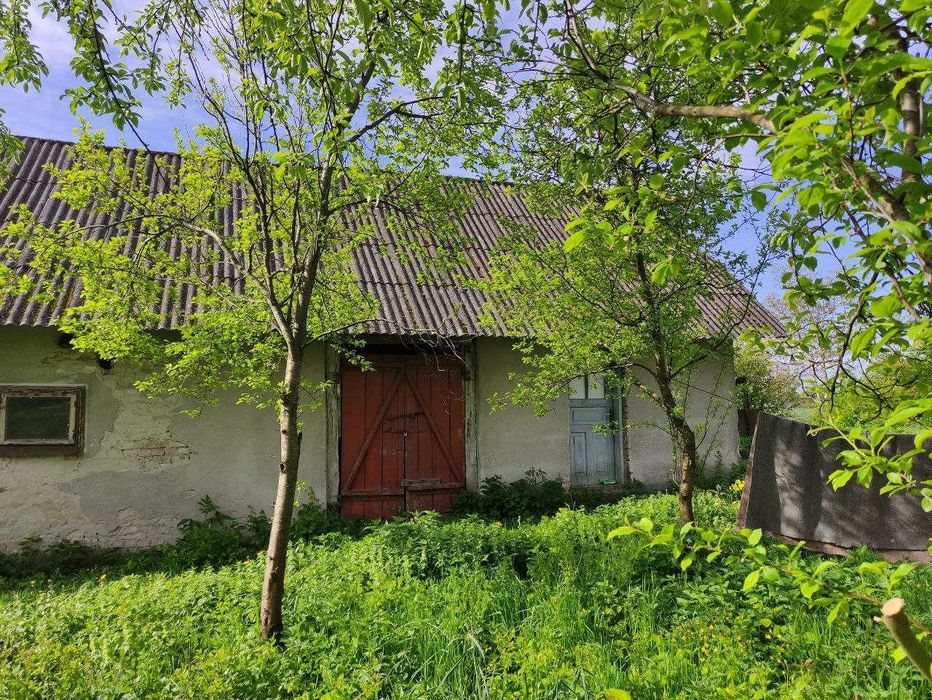Продається одноповерховий будинок, жилий стан, біля Івано-Франківська.