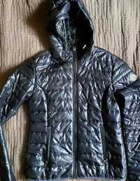 Коротка жіноча куртка Moncler