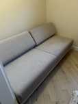 Sofa rozkladana. Bezowa sofa rozkladana Moblo