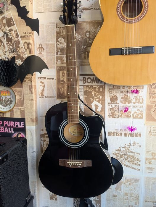 Gitara elektroakustyczna w komplecie z paskiem i pokrowcem akustyczna