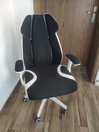 Krzesło biurowe obrotowe białe / czarne z podłokietnikami
