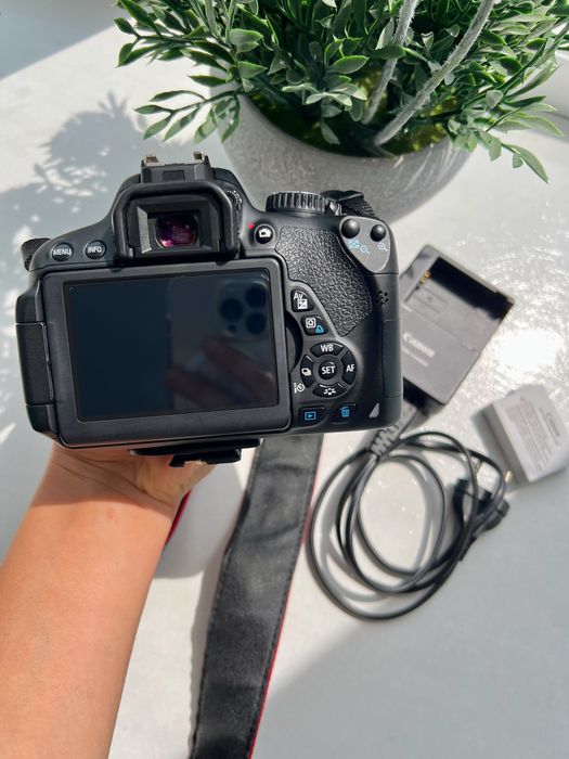 Фотоапарат Canon 650d