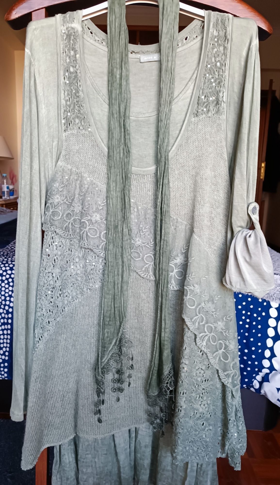 Vestido com 3 peças separáveis
