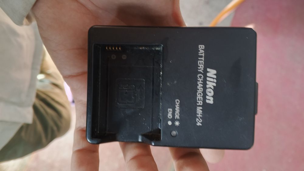 Зарядка nikon отдам почти даром