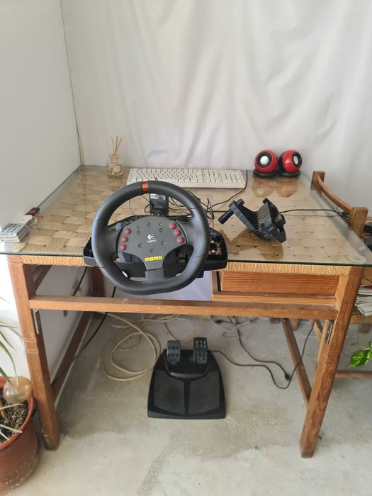 Mesa madeira com vidro + Volante Momo Racing + Colunas