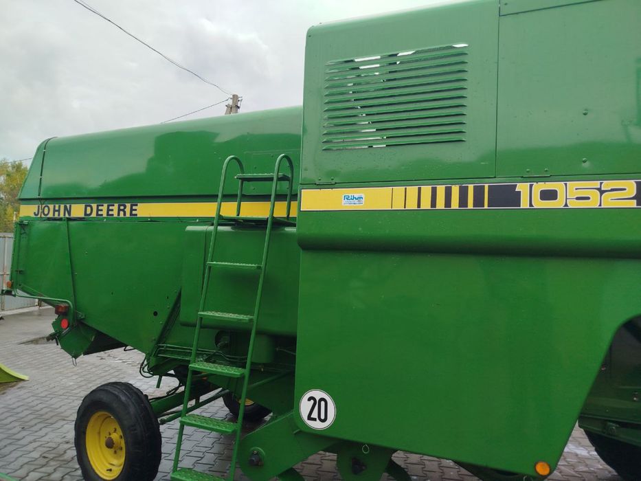 Комбайн зернозбиральний John Deere 1052, 1055