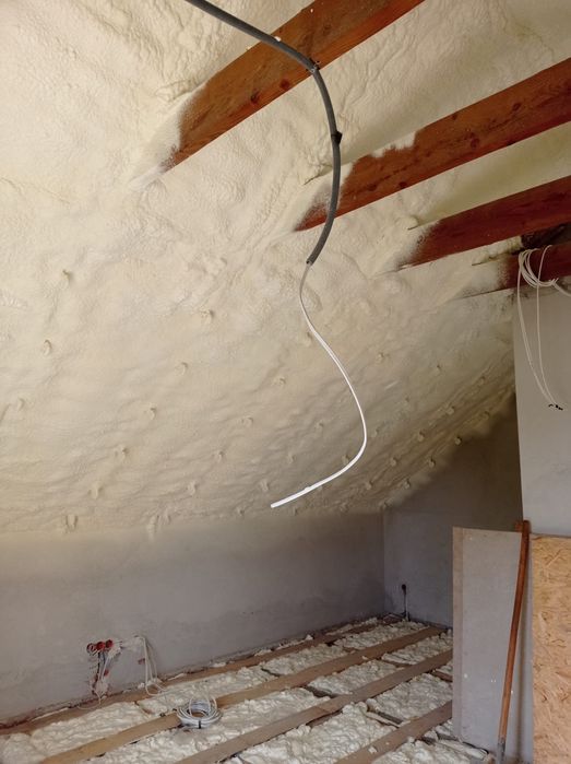 Ocieplenia poddaszy  pianą PUR caly Ślask Super cena