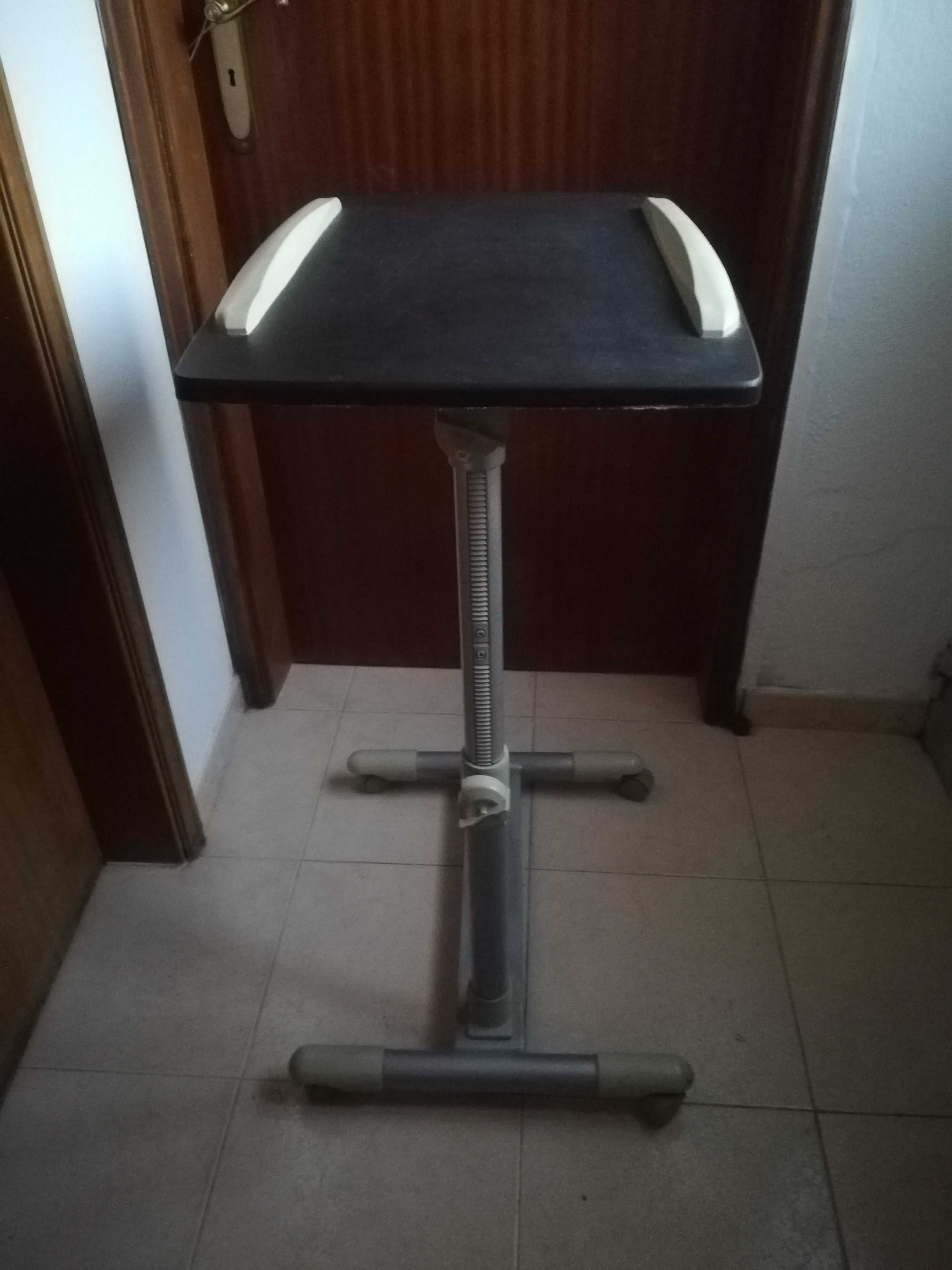 Mesa de Apoio Ajustável