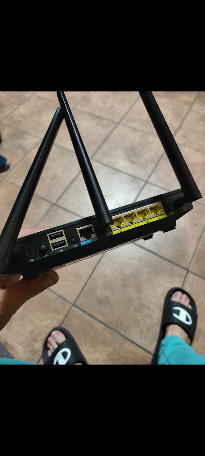 Продам wi-fi роутер RT-AC66U Dual Band 3x3

802.11AC Gigabit Router

A