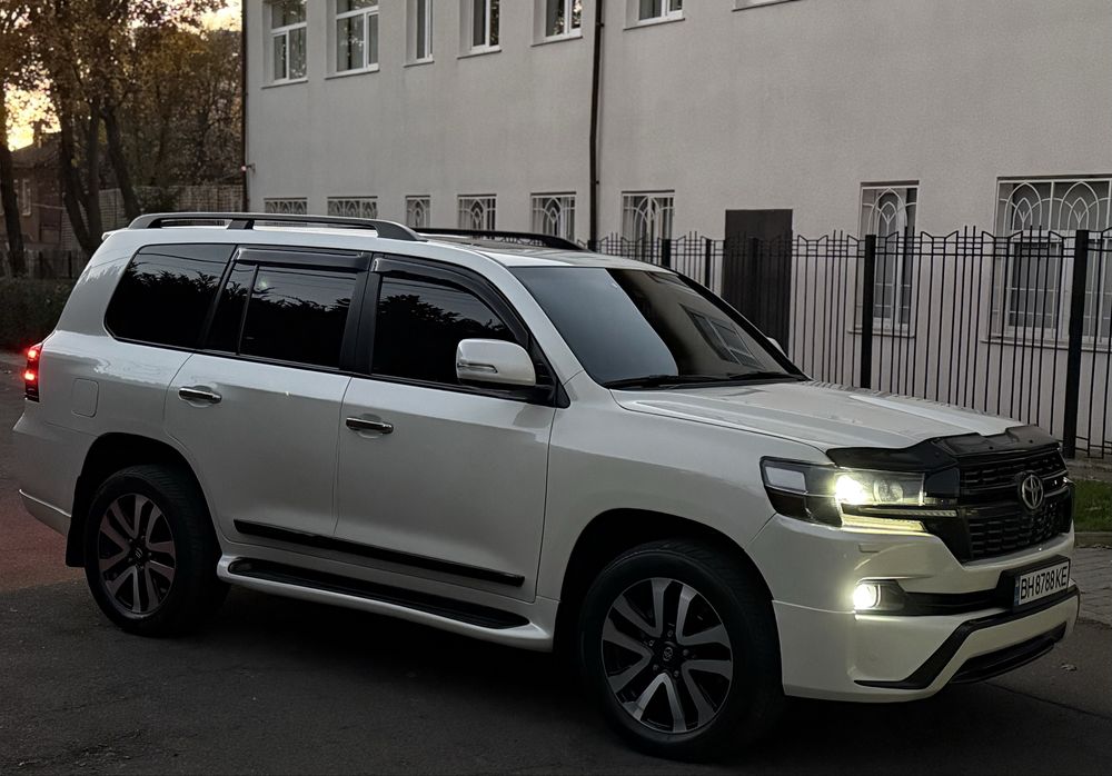 Toyota Land Cruiser 200 2016 v8 diеsel