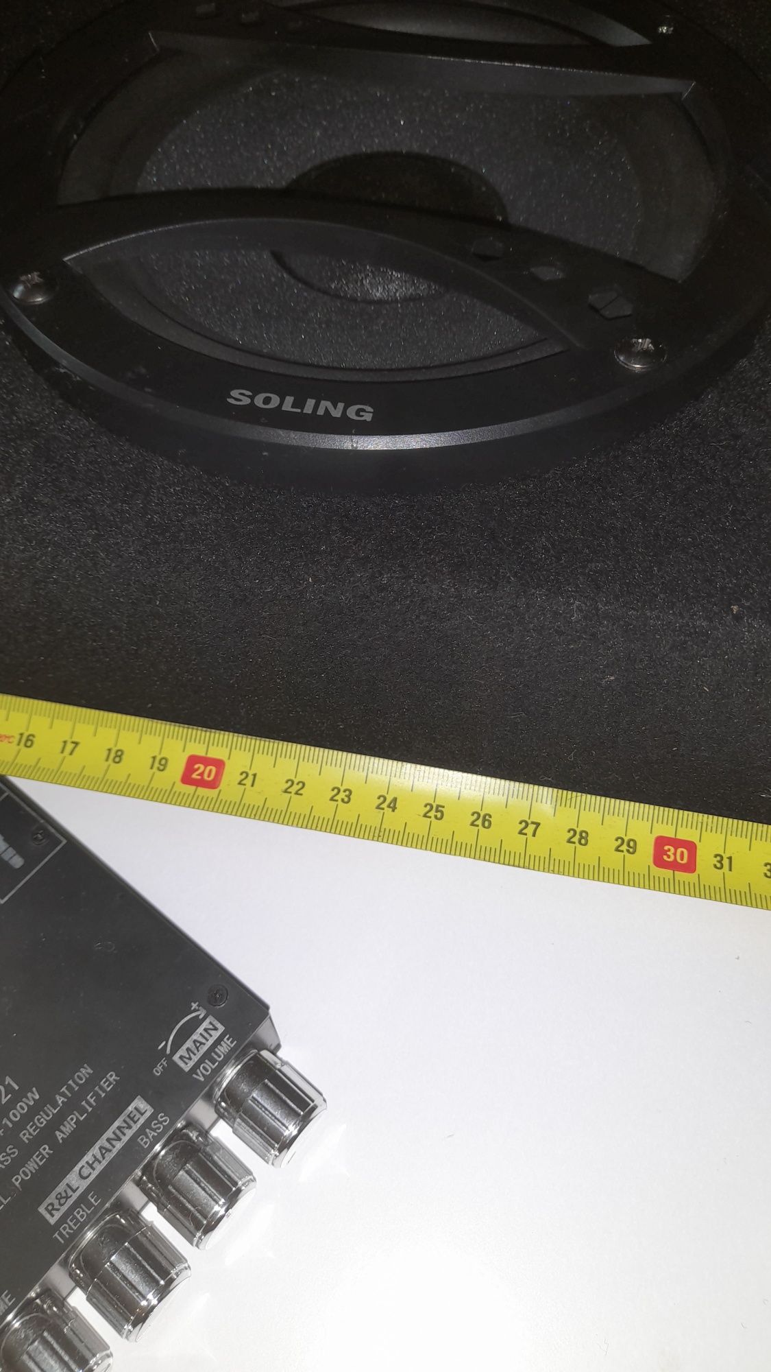 Mały subwooferek pod siedzenie  120rms jak na zdjęciu