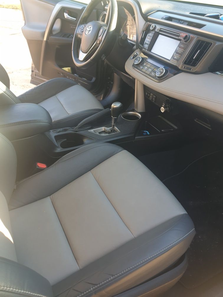 Sprzedam toyota rav4 2015r