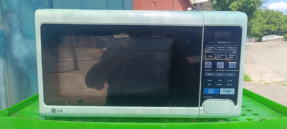 Микроволновая печь LG MH6346QM