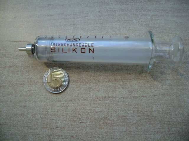 Starocie z PRL - Strzykawka lekarska SILIKON = 20 cm3, 200 stopni C