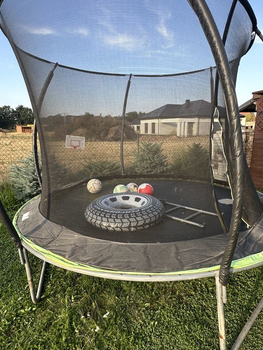 Trampolina w bardzo dobrym stanie