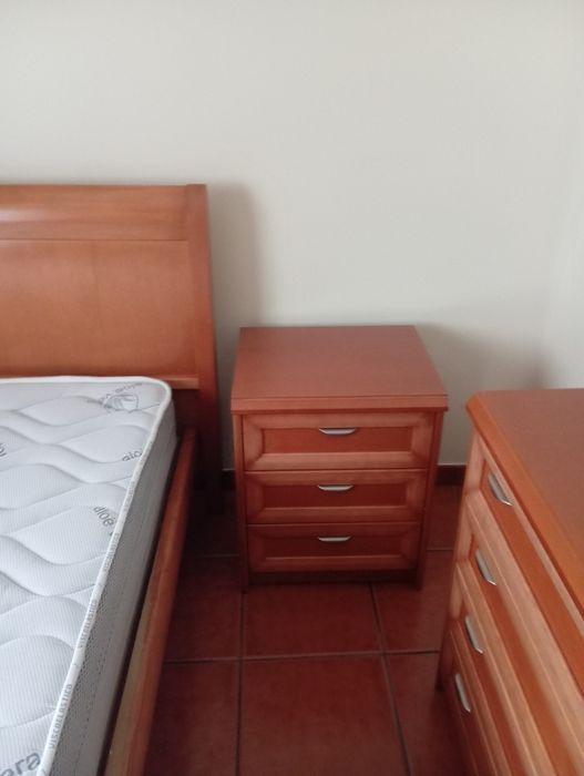 Mobília de quarto folha cerejeira.
