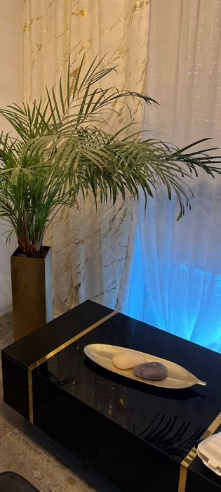 Ława na złotych nóżkach