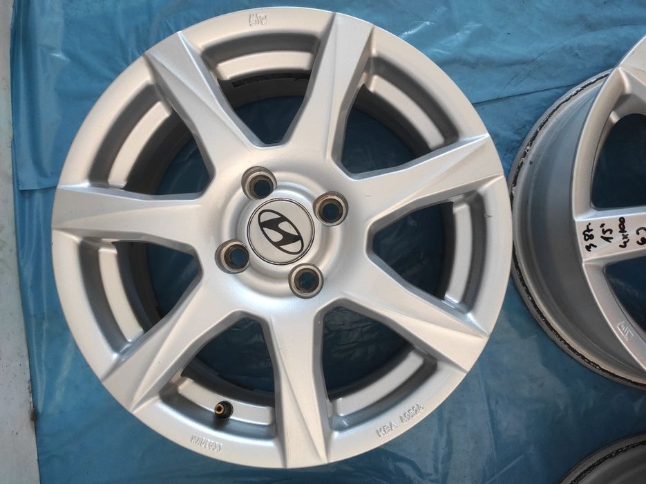 387 Felgi aluminiowe HYUNDAI R 15 4x100 Bardzo Ładne Czujniki